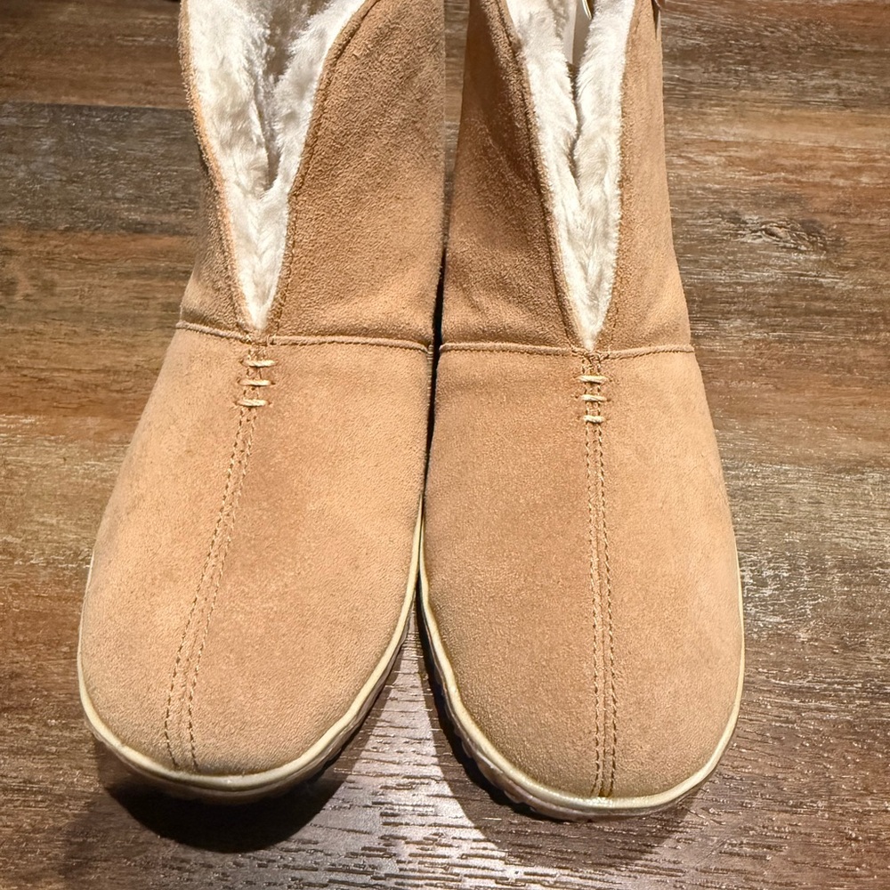 Minnetonka Tan Suede Women's Boots Sz 9